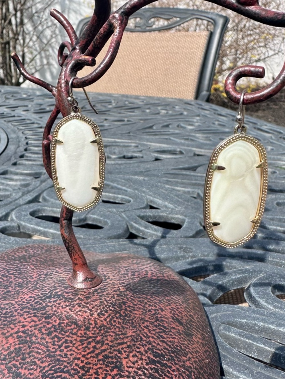 Kendra Scott Elle Gold Drop Earring in Ivory Mother-of-Pearl